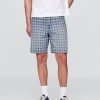 Lockere Denim-Shorts im Karomuster der 90er Lockere Denim-Shorts im Karomuster der 90er