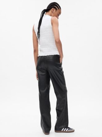 Lockere Hose aus veganem Leder mit mittlerer Leibhöhe