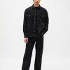 Lockere Jeans im 90er-Jahre-Stil Lockere Jeans im 90er-Jahre-Stil