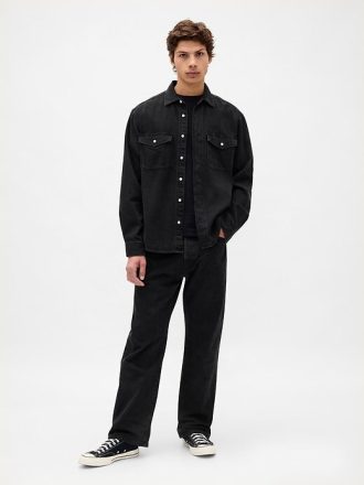 Lockere Jeans im 90er-Jahre-Stil