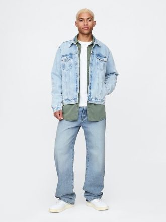 Lockere Jeans im 90er-Jahre-Stil