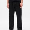 Lockere Jeans im 90er-Jahre-Stil Lockere Jeans im 90er-Jahre-Stil