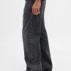 Lockere Jeans im 90er-Jahre-Stil Lockere Jeans im 90er-Jahre-Stil