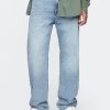 Lockere Jeans im 90er-Jahre-Stil Lockere Jeans im 90er-Jahre-Stil