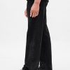 Lockere Jeans im 90er-Jahre-Stil Lockere Jeans im 90er-Jahre-Stil