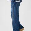 Lockere Jeans im 90er-Jahre-Stil Lockere Jeans im 90er-Jahre-Stil