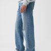 Lockere Jeans im 90er-Jahre-Stil Lockere Jeans im 90er-Jahre-Stil