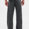 Lockere Jeans im 90er-Jahre-Stil Lockere Jeans im 90er-Jahre-Stil