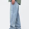 Lockere Jeans im 90er-Jahre-Stil Lockere Jeans im 90er-Jahre-Stil