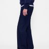 Lockere Jeans im 90er-Jahre-Stil Lockere Jeans im 90er-Jahre-Stil