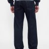 Lockere Jeans im 90er-Jahre-Stil Lockere Jeans im 90er-Jahre-Stil