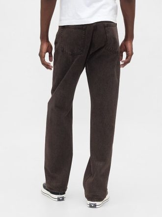 Lockere Jeans im 90er-Jahre-Stil
