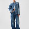 Lockere Jeans im 90er-Jahre-Stil Lockere Jeans im 90er-Jahre-Stil