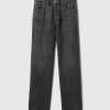 Lockere Jeans im 90er-Jahre-Stil Lockere Jeans im 90er-Jahre-Stil