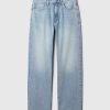 Lockere Jeans im 90er-Jahre-Stil Lockere Jeans im 90er-Jahre-Stil