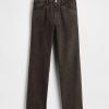 Lockere Jeans im 90er-Jahre-Stil Lockere Jeans im 90er-Jahre-Stil