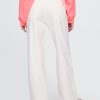 Lockere Jeans im Stil der 90er mit mittelhohem Bund Lockere Jeans im Stil der 90er mit mittelhohem Bund