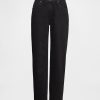 Lockere Jeans im Stil der 90er mit mittelhohem Bund Lockere Jeans im Stil der 90er mit mittelhohem Bund