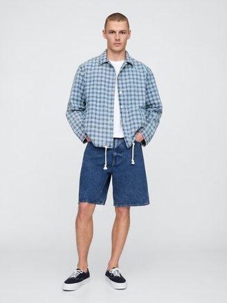 Lockere Jeansshorts im 90er-Jahre-Stil