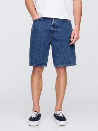 Lockere Jeansshorts im 90er-Jahre-Stil