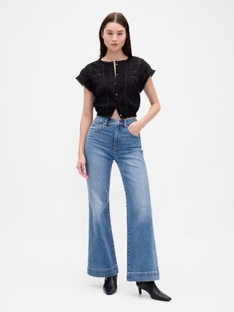 Lässige Schlagjeans mit hohem Bund