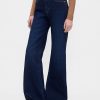 Lässige Schlagjeans mit hohem Bund Lässige Schlagjeans mit hohem Bund