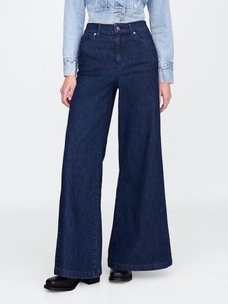 Lässige Schlagjeans mit hohem Bund