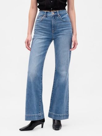 Lässige Schlagjeans mit hohem Bund