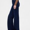 Lässige Schlagjeans mit hohem Bund Lässige Schlagjeans mit hohem Bund