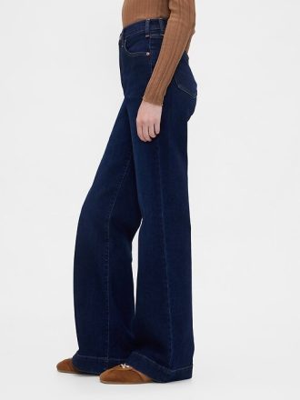 Lässige Schlagjeans mit hohem Bund