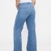 Lässige Schlagjeans mit hohem Bund Lässige Schlagjeans mit hohem Bund