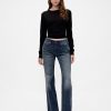 Lässige Schlagjeans mit mittelhohem Bund Lässige Schlagjeans mit mittelhohem Bund