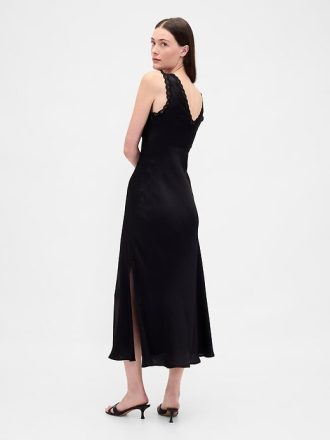 Maxi-Slip-Kleid aus Satin mit V-Ausschnitt und Spitzenbesatz Maxi-Slip-Kleid aus Satin mit V-Ausschnitt und Spitzenbesatz