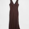 Maxi-Slip-Kleid aus Satin mit V-Ausschnitt und Spitzenbesatz Maxi-Slip-Kleid aus Satin mit V-Ausschnitt und Spitzenbesatz