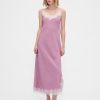 Maxi-Slip-Kleid mit Spitzenbesatz Maxi-Slip-Kleid mit Spitzenbesatz