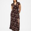 Maxikleid aus Crêpe mit V-Ausschnitt und Spitzenbesatz Maxikleid aus Crêpe mit V-Ausschnitt und Spitzenbesatz
