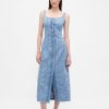 Maxikleid aus Denim mit Knopfleiste und Nähten Maxikleid aus Denim mit Knopfleiste und Nähten