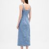 Maxikleid aus Denim mit Knopfleiste und Nähten Maxikleid aus Denim mit Knopfleiste und Nähten