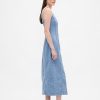 Maxikleid aus Denim mit Knopfleiste und Nähten Maxikleid aus Denim mit Knopfleiste und Nähten