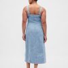 Maxikleid aus Denim mit Knopfleiste und Nähten Maxikleid aus Denim mit Knopfleiste und Nähten
