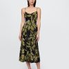 Maxikleid mit Blumenmuster und V-Ausschnitt Maxikleid mit Blumenmuster und V-Ausschnitt