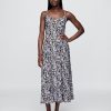 Maxikleid mit Blumenmuster und V-Ausschnitt Maxikleid mit Blumenmuster und V-Ausschnitt