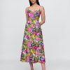 Maxikleid mit Blumenmuster und V-Ausschnitt Maxikleid mit Blumenmuster und V-Ausschnitt