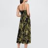 Maxikleid mit Blumenmuster und V-Ausschnitt Maxikleid mit Blumenmuster und V-Ausschnitt