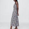 Maxikleid mit Blumenmuster und V-Ausschnitt Maxikleid mit Blumenmuster und V-Ausschnitt