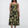 Maxikleid mit Blumenmuster und V-Ausschnitt Maxikleid mit Blumenmuster und V-Ausschnitt