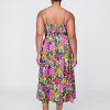 Maxikleid mit Blumenmuster und V-Ausschnitt Maxikleid mit Blumenmuster und V-Ausschnitt