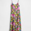 Maxikleid mit Blumenmuster und V-Ausschnitt Maxikleid mit Blumenmuster und V-Ausschnitt
