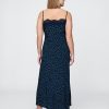 Maxikleid mit Herzausschnitt und Krepp-Spitzenbesatz Maxikleid mit Herzausschnitt und Krepp-Spitzenbesatz