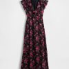 Maxikleid mit Rüschen und V-Ausschnitt Maxikleid mit Rüschen und V-Ausschnitt